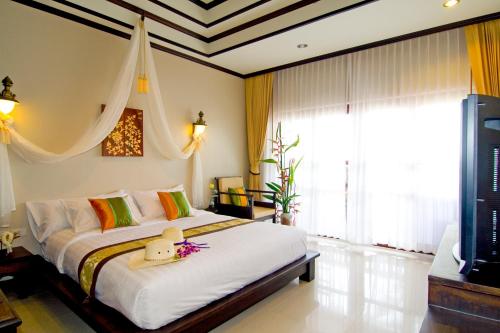 Kanok Buri Resort near Lipa Noi Beach