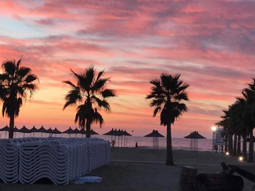 JULIA's VALAMAR Beach Apartment