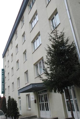 . Hotel Merkur