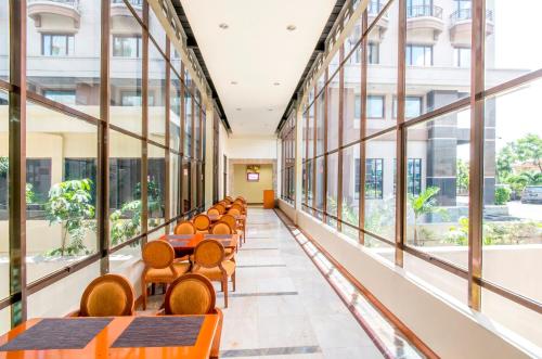 Restaurant, Mega Anggrek Hotel Jakarta Slipi in Slipi