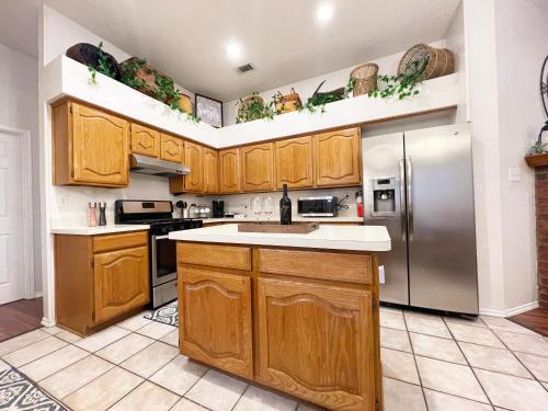 Pet-friendly & Perfect! Jetted Tub, Patio, Ping Pong, Pac-Man