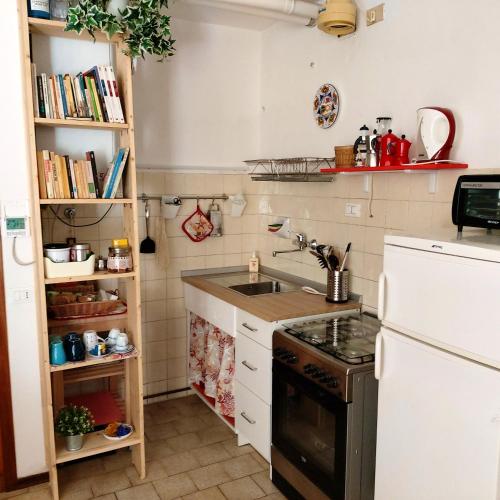 廚房, Charming house in Marina di Ravenna with fenced garden in 拉雲納濱海