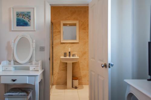 No. 98 Boutique Hotel - image 12