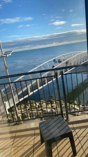 Newcastle Seafront Apartment With Wifi And Parking