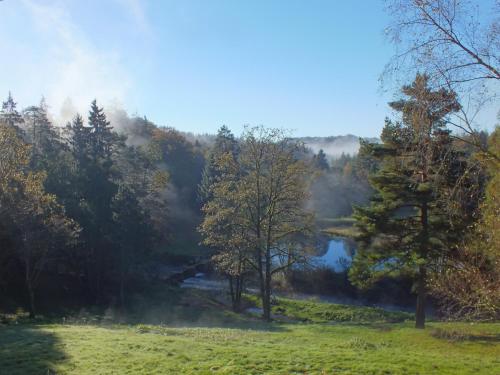 Вид, Les Grillons du Morvan in Montsauche-les-Settons