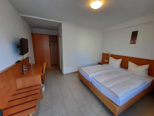 Large Double or Twin Room