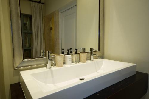 Executive Double Room image 10