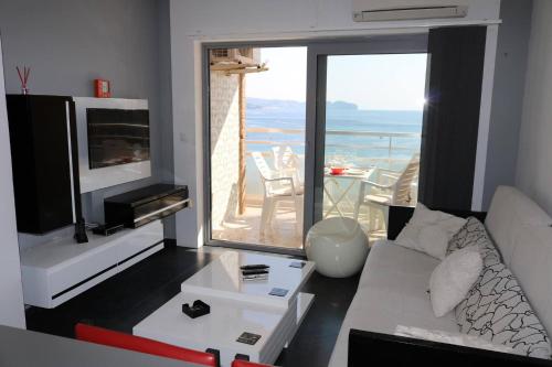 2 Bedrooms apartment with sea views