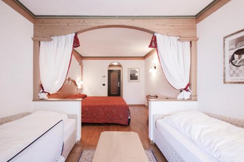 Family Junior Suite (2 Adults + 2 Children)
