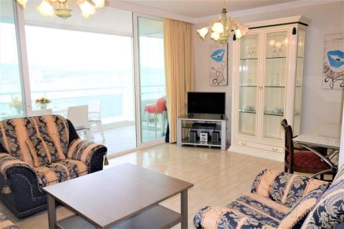 2 bedrooms apartment with sea views