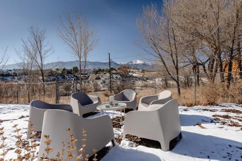 Well-Stocked, Family Friendly Home on the Westside STR-1669 in Colorado Springs, USA
