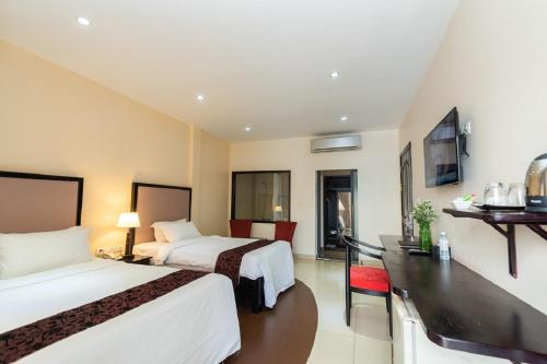 Almond Hotel