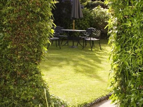 Ebury Hotel Cottages and Apartment's - image 8