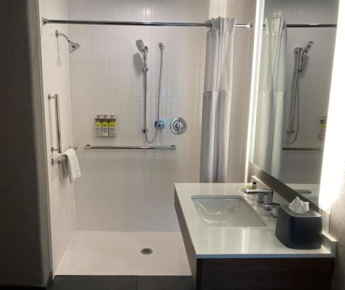 2 bedrooms, 4 beds
