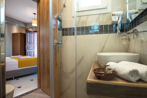 Angelica's Deluxe Rooms in Adamas