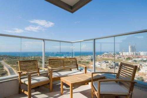 Sea view and new beach modern apart with balcony