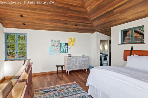 Pebble Beach Timeless Contemporary 4 Bed 5Bath 30 Night Minimum
