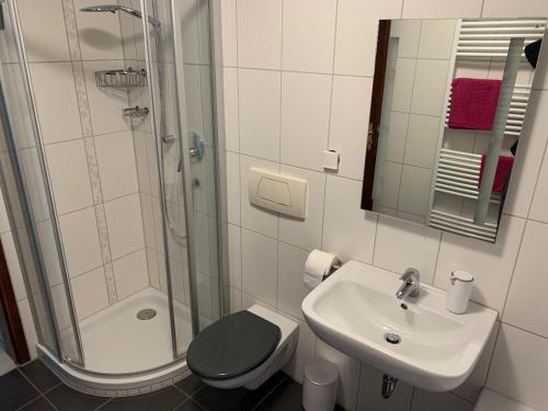 Apartment Schmuck - image 5