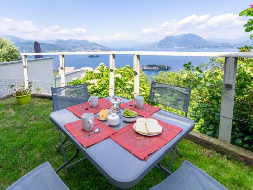  Apartment Tramonto - SEA116-3 by Interhome in Stresa