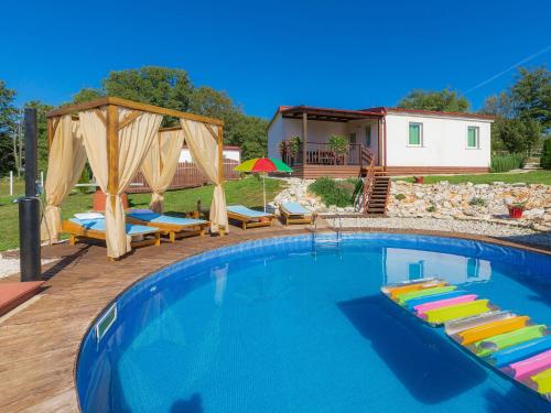  Holiday Home Resort Jelovci-1, Pension in Mofardini