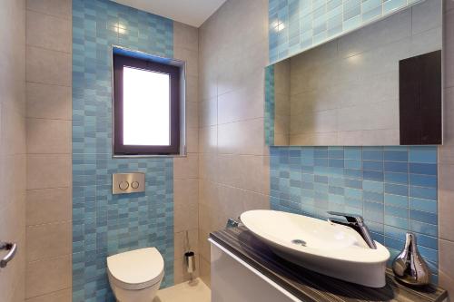 Villa with Private Pool image 8