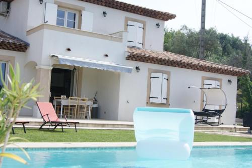 Villa de 4 chambres avec piscine privee jacuzzi et jardin clos a Lorgues