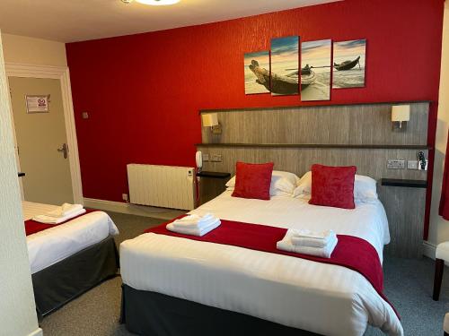 The Port Hotel - image 12