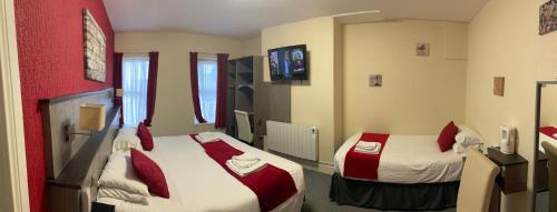 The Port Hotel - image 6