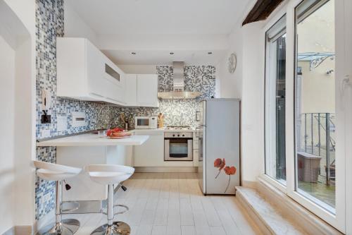 GuestHost - Coverciano Modern Apartment with Patio!, Florence