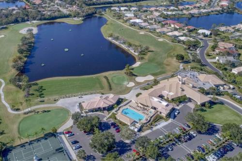 Hyland Hills Ave in Sarasota, USA