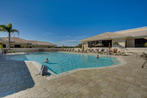 Hyland Hills Ave in Sarasota, USA