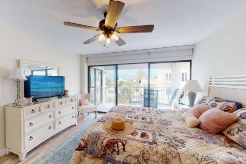 Siesta Sands Beach Resort 4th Floor with Elevator - image 8