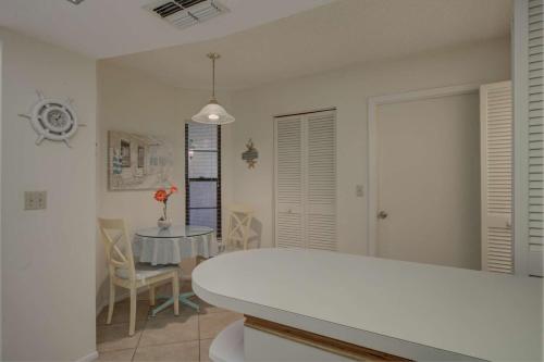 White Pine Court - main image