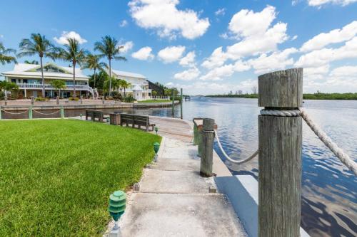 Siesta Bayside 2nd Floor Townhome - main image