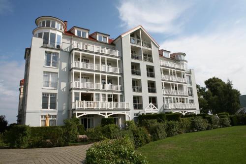 Entrance, Meeresblick - inklusive saisonalem privatem Strandkorb in Ostseebad Kuhlungsborn