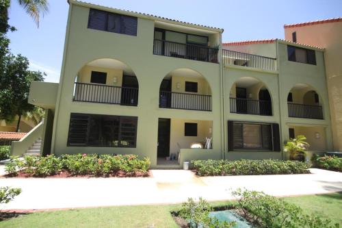 La Brisa Del Mar Beach House at Beach Village Tortuga Properties - image 9