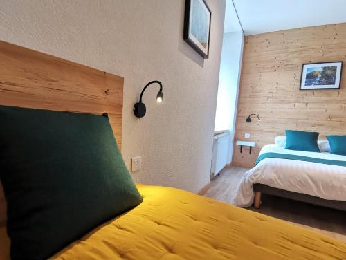 Hotel Les Montagnards - Tap to explore photos