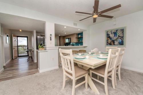 Barefoot Trace 303 in Crescent Beach, USA