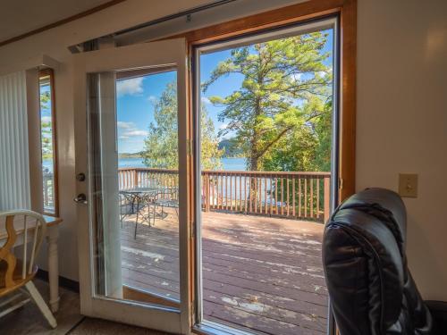Lake 'N Pines Motel 4
