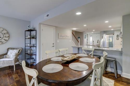 Sleeps 8 King Double & Bunk Bed Foldout Bikes & Beach Gear included detail