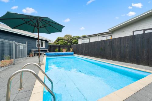 Bare Feet Retreat - Waikanae Beach Holiday Home - Waikanae