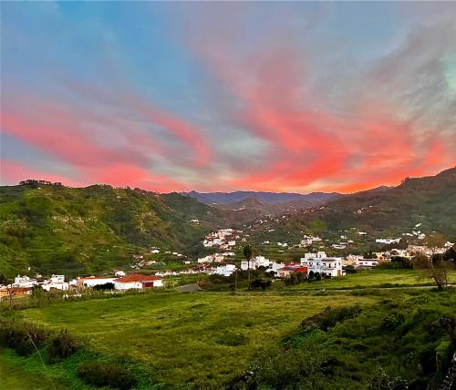 CASA ROSALÍA. APARTAMENTO CON VISTAS A LA MONTAÑA