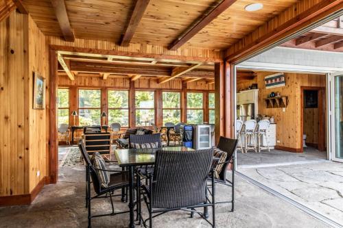 Barefoot Beach House - image 7