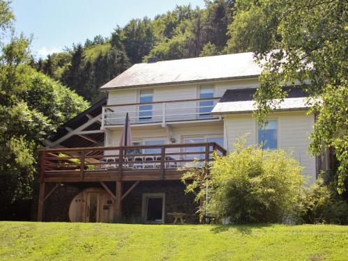  Spacious holiday home in Rendeux with sauna and forest view, Pension in Rendeux