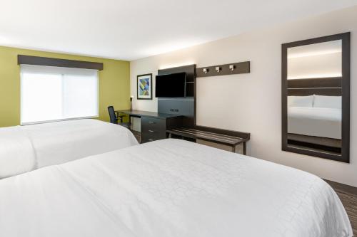 Holiday Inn Express and Suites Trinidad