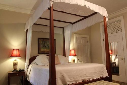 Corners Mansion Inn - A Bed and Breakfast