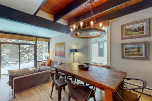 Ptarmigan Mountain Chalet - image 9