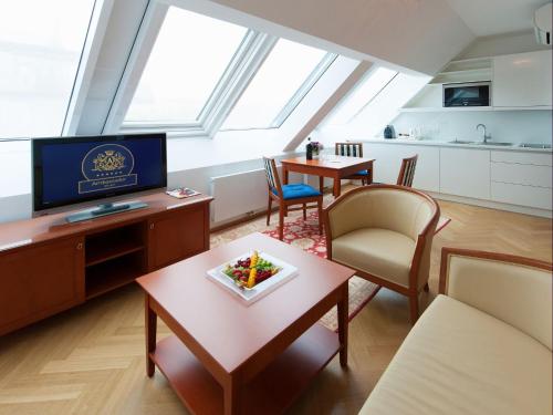 Hotel Ambassador - image 13