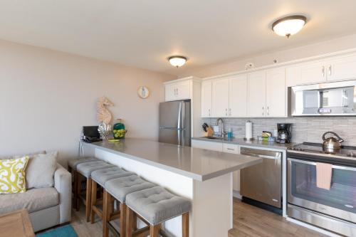 Deluxe 32nd Floor Condo - Gorgeous Ocean Views Free Wifi & Parking! - image 10