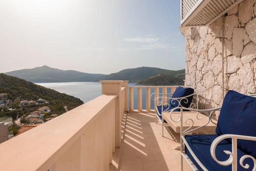 Ketchy Villa , Sleeps 14 , Infinity pool , Wifi , Sunset